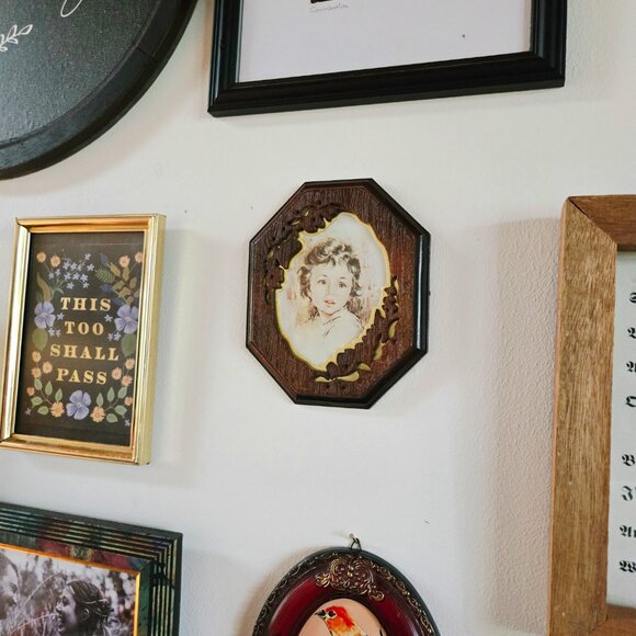 3 For 55 👍🫶 Vintage Mid-Century Child Print in Ornate Wood & Brass Frame - Picture 6 of 6